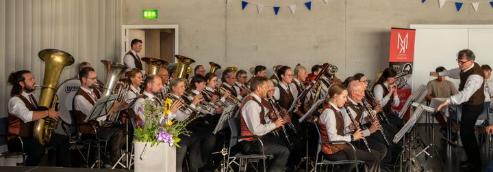 Die Kapelle spielt in Trachtenwesten in einem Saal beim Fest 150 Jahre Linzer Ruderverein Ister
